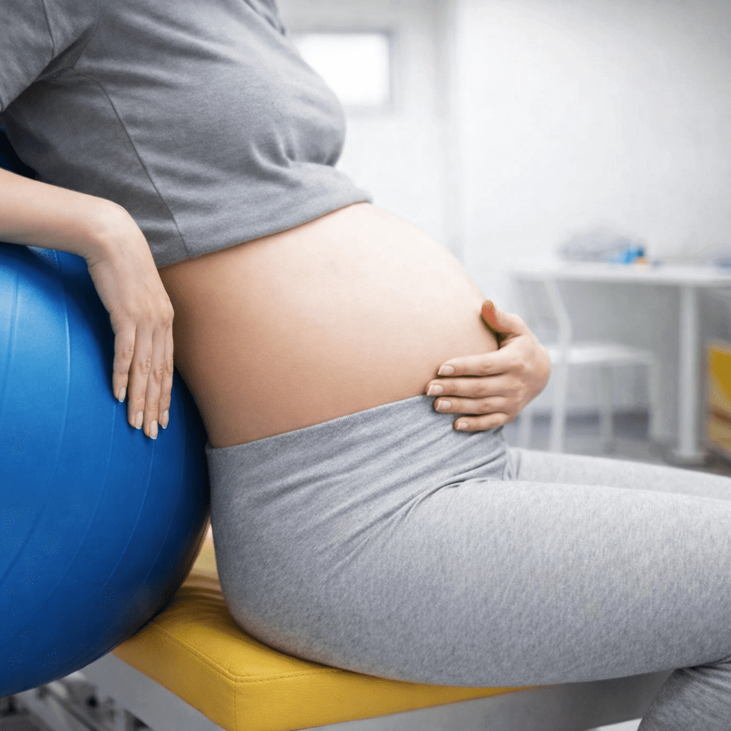 Nėščiųjų kineziterapija Vilniuje su mankštos kamuoliu